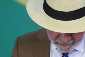Lula lidera em pesquisas de segundo turno contra Caiado e Zema