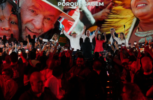 Lula se destaca com coligações enquanto rivais optam por chapas independentes