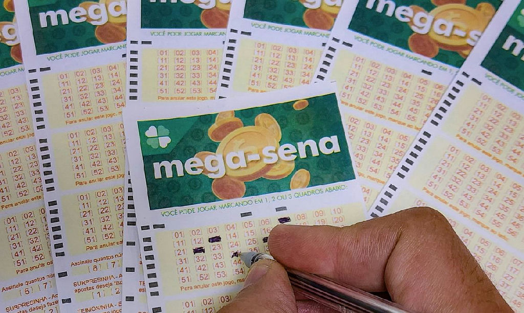 Mega-sena sorteia prêmio acumulado de R$ 165 milhões neste domingo