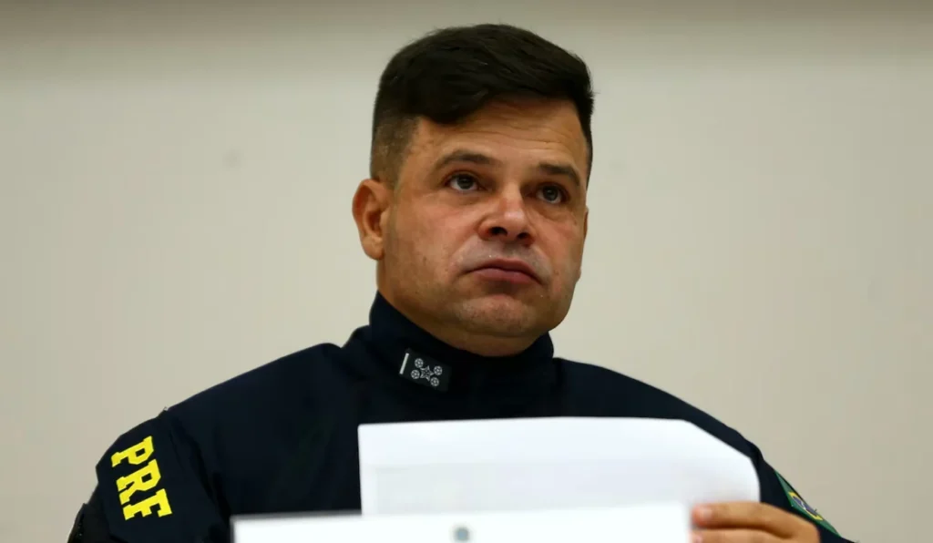 Ministro Moraes revoga aposentadoria de ex-diretor da PRF por envolvimento em golpe