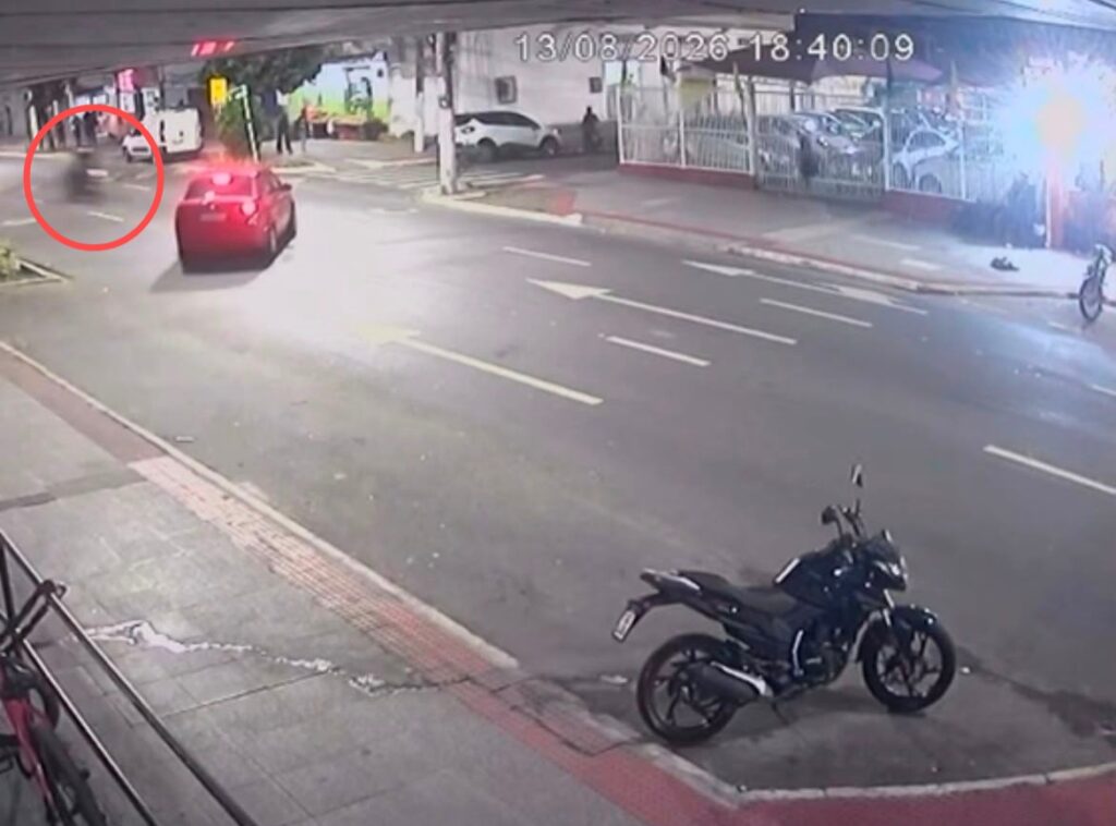 Motociclista colide com carro na contramão em Novo Horizonte, na Serra