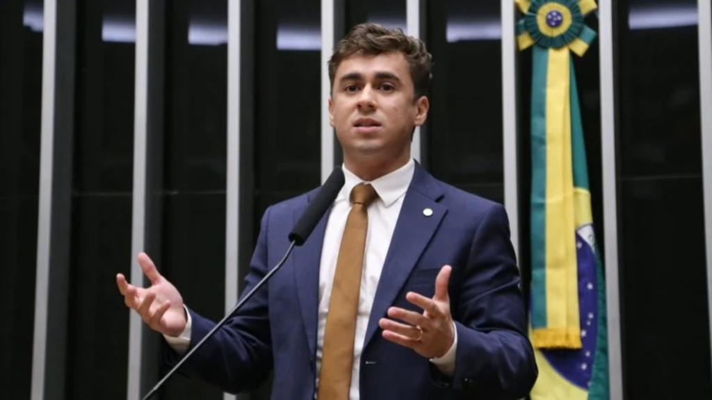 Nikolas Ferreira realiza campanha em Juiz de Fora e critica governo Lula