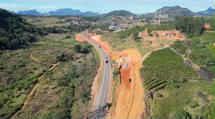 Obras de detonação de rochas bloqueiam totalmente o tráfego na Br-101 no ES nesta quinta (20