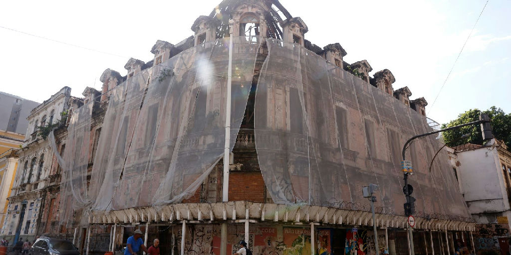 Palacete Imperial enfrenta abandono e depredação no centro do Rio de Janeiro
