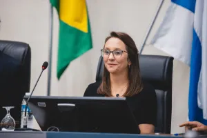 Podemos anuncia neutralidade na corrida presidencial e busca diálogo