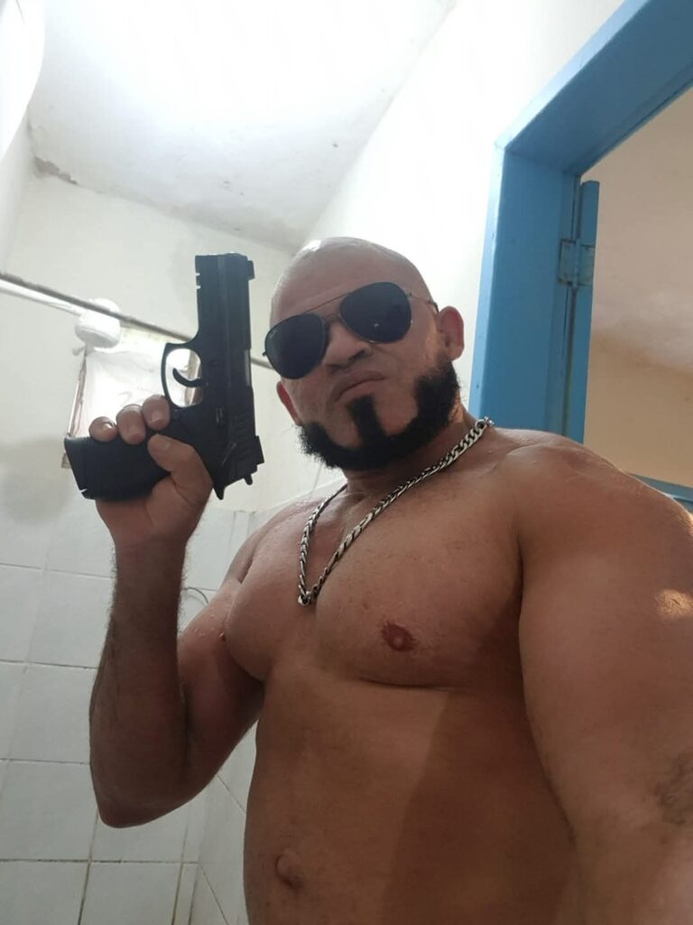 Policial penal é detido por agressão e ameaça ao namorado na Serra