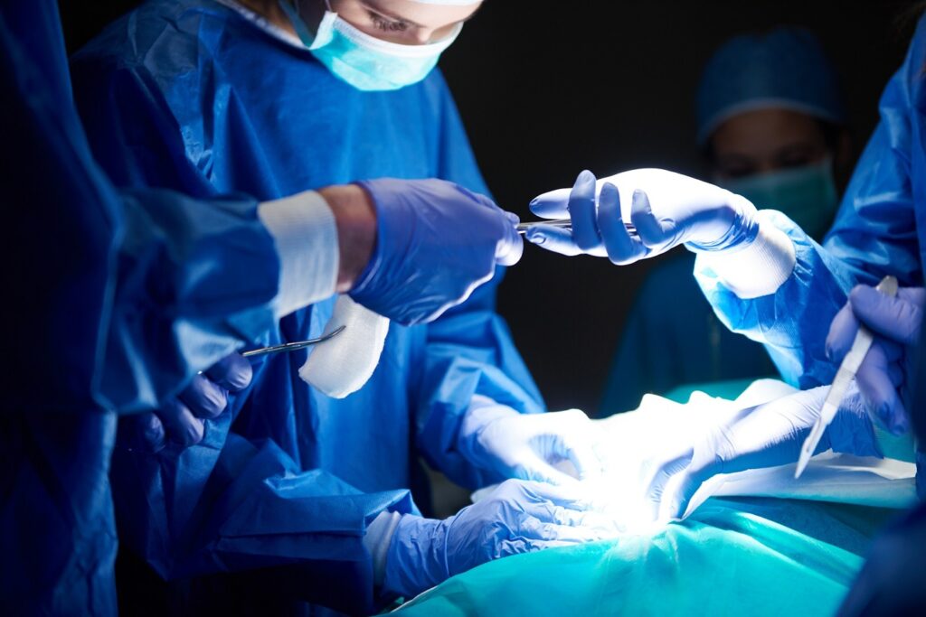Procedimento inédito no Espírito Santo utiliza transplante ósseo para reconstruir bacia e fêmur