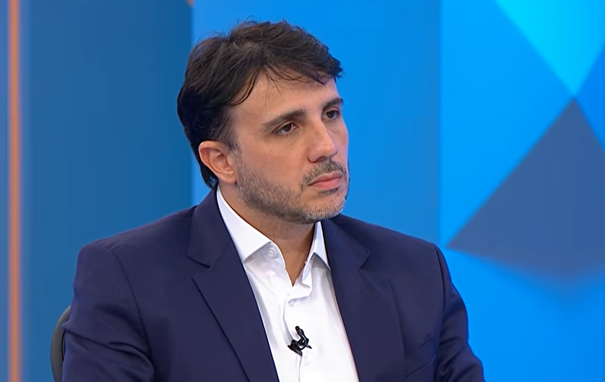 Renan Santos afirma que respeitará o STF, mas questiona decisões que considera ilegais