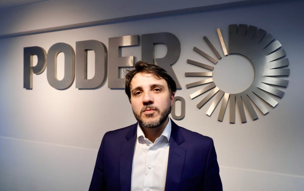 Renan Santos critica Lula e aponta escândalos como motivo para ausência em debates