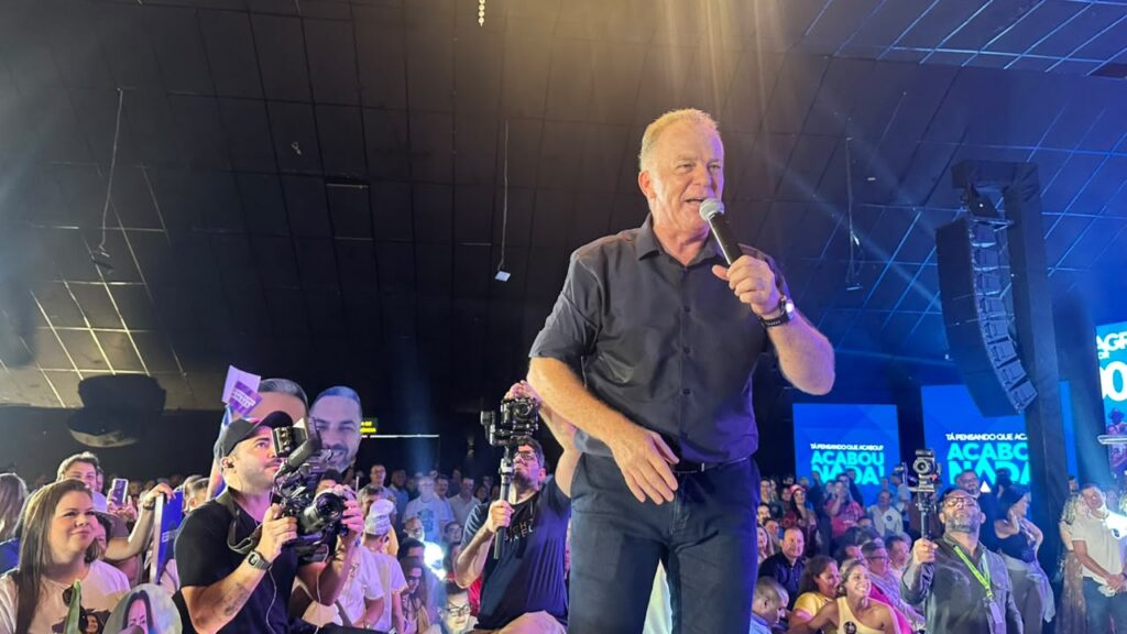 Renato Casagrande registra aumento expressivo em patrimônio e lidera disputa ao Senado no ES