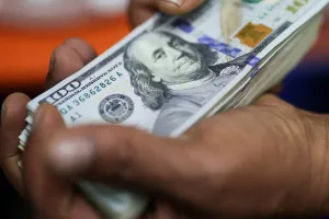 Risco cambial aumenta no Brasil diante de estresse fiscal, aponta UBS