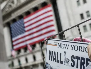 S&P 500 atinge novo recorde ao superar 7.800 pontos com dados de inflação favoráveis