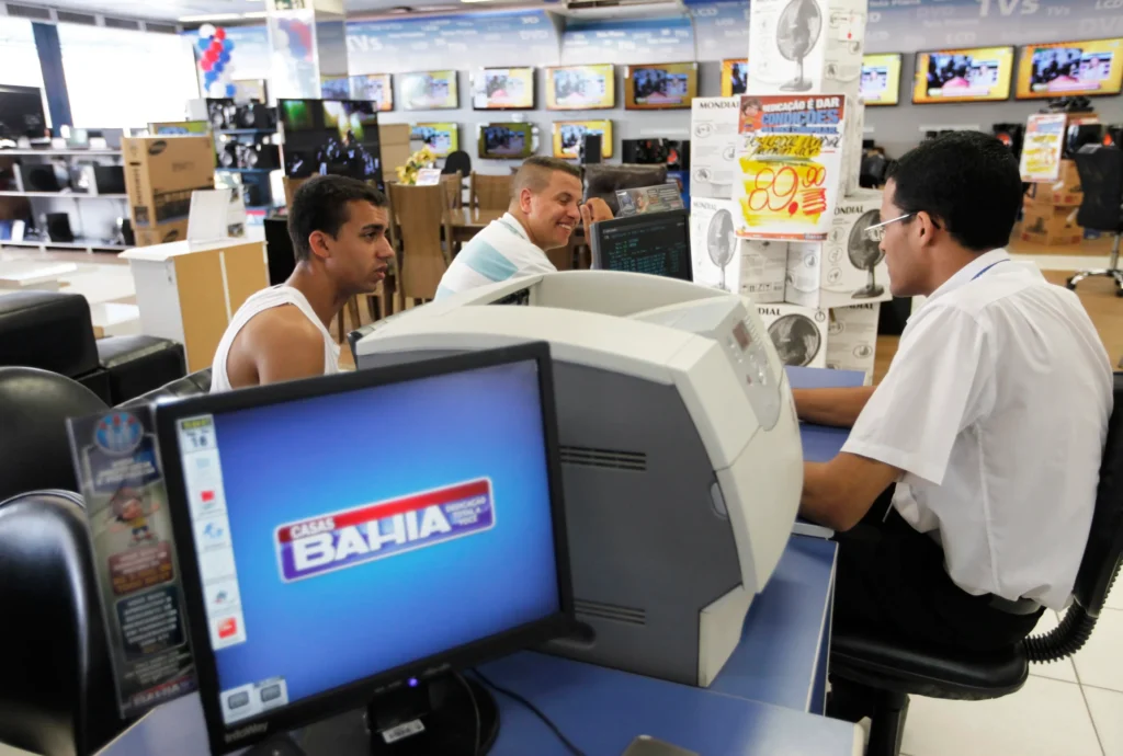 Sindicato de comerciários inicia ação coletiva contra demissões nas Casas Bahia
