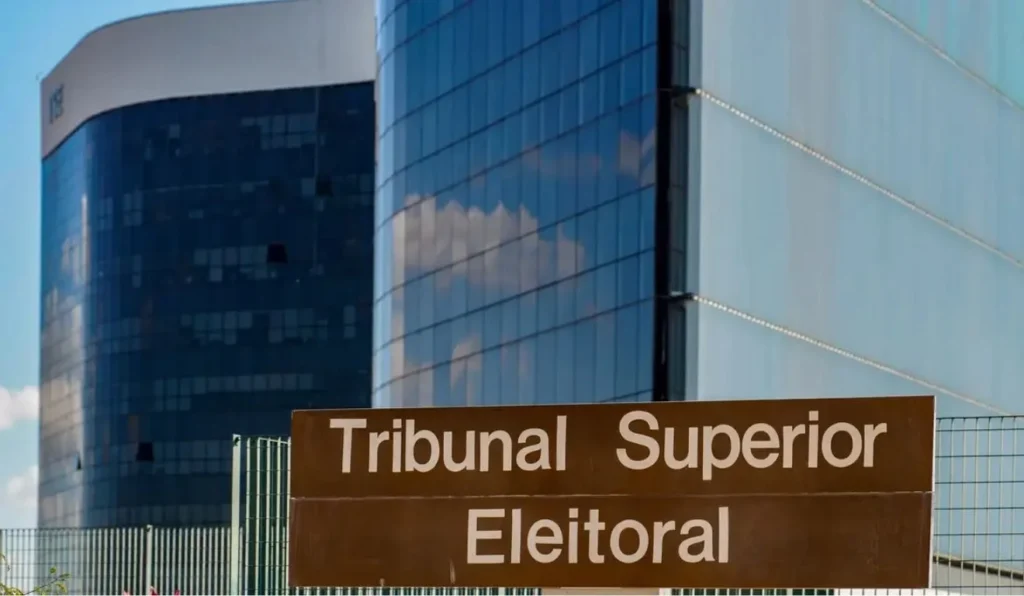 TSE interrompe novas filiações após irregularidade envolvendo Flávio Bolsonaro