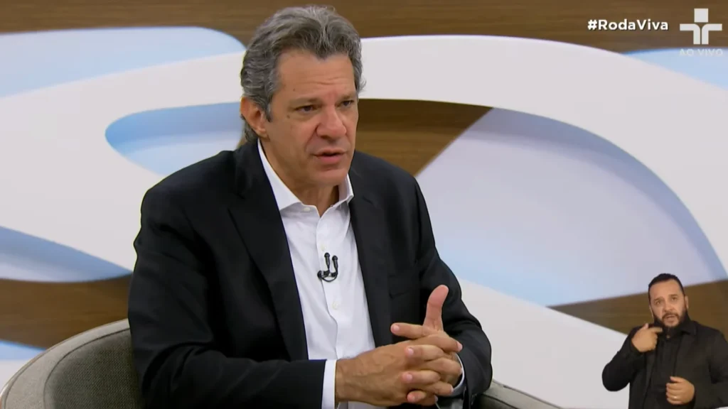 Haddad critica Flávio Bolsonaro por falta de explicações sobre polêmicas