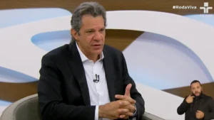 Haddad critica Flávio Bolsonaro por falta de explicações sobre polêmicas