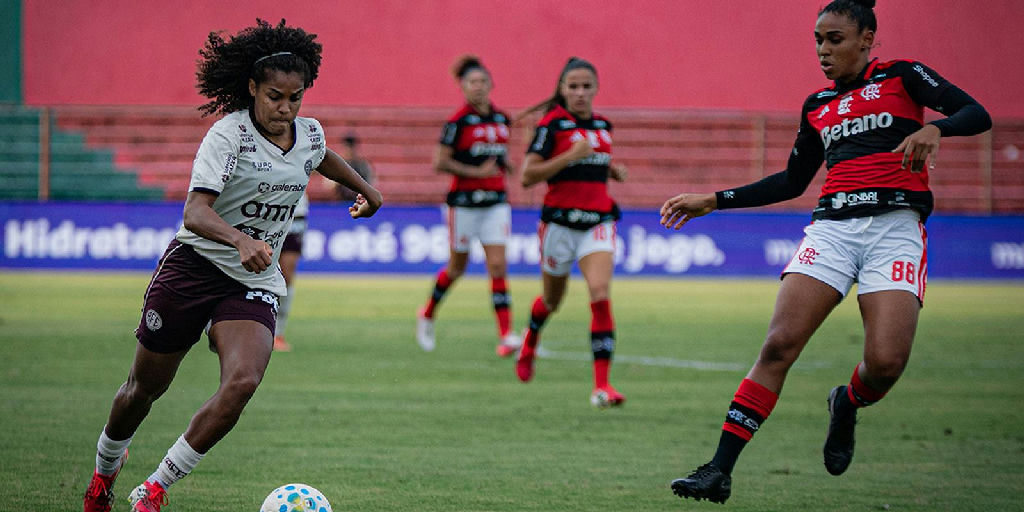 Novas normas estabelecem metas para o crescimento e a igualdade no futebol feminino brasileiro