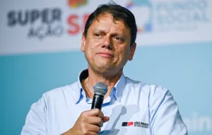 Tarcísio defende união da direita após desistência de Salles