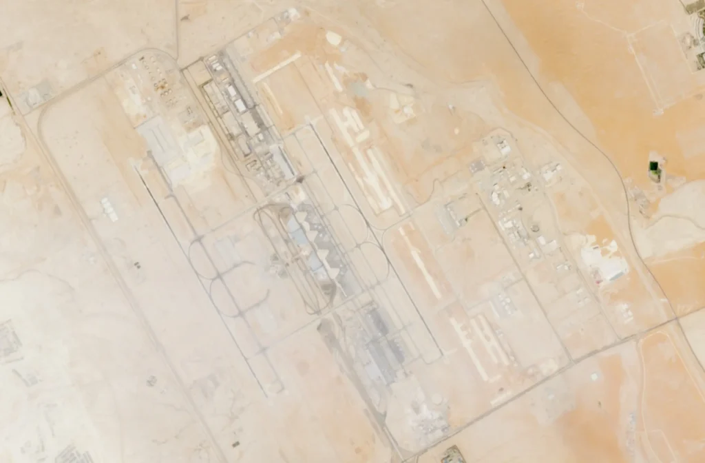 Aeroporto de Riad permanece fechado após ataques de houthis