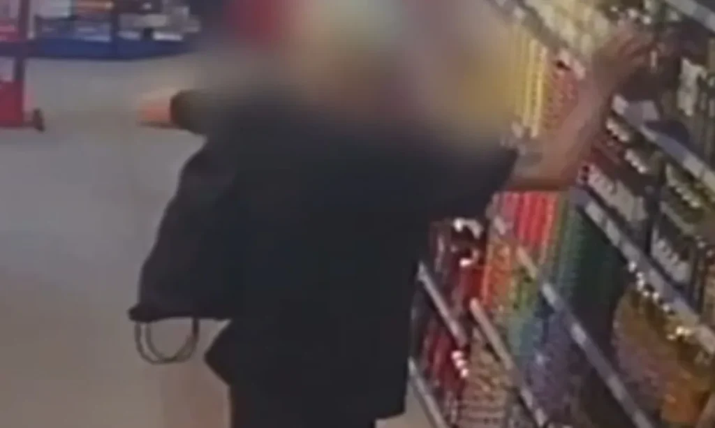 Câmeras de segurança registram furto em supermercado de Búzios