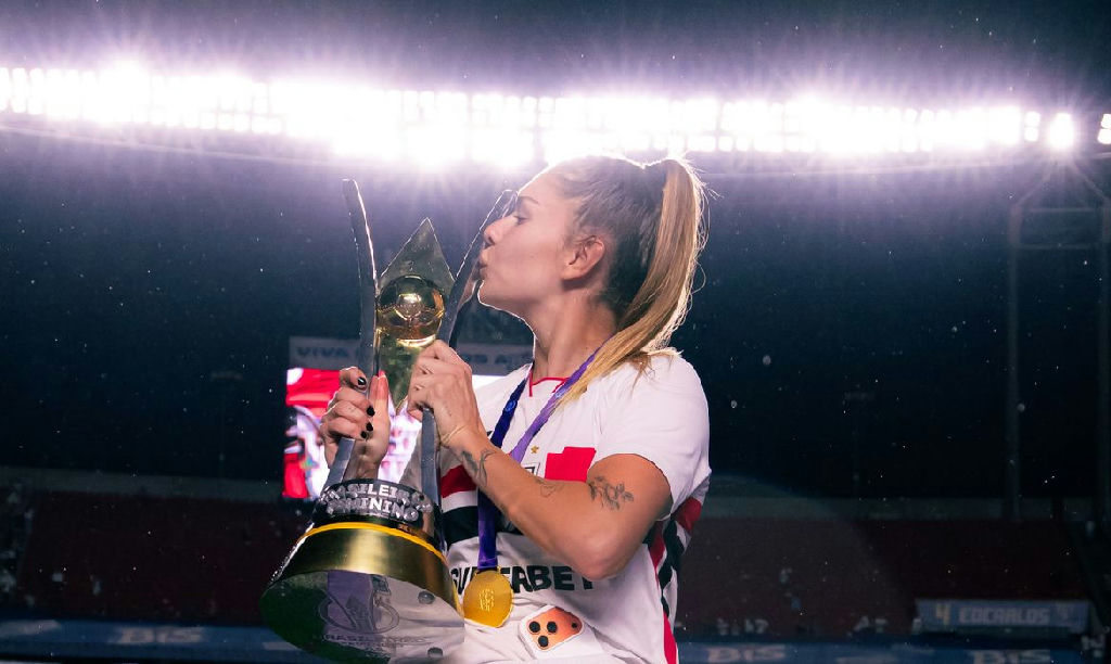 Convocada para amistosos contra a Argentina, a campeã brasileira Carol Gil reforça a seleção