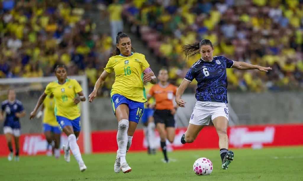 Empate com Argentina encerra fase de testes da seleção feminina de futebol