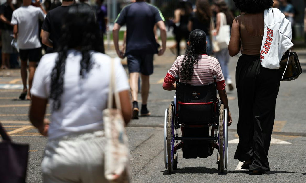 Enem 2026: escolha do idioma da prova deve ser feita até domingo