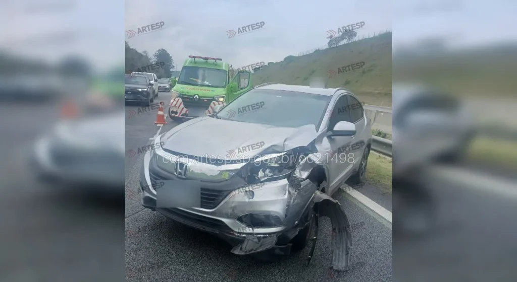 Engavetamento de veículos gera 5 km de congestionamento na Rodovia Castello Branco
