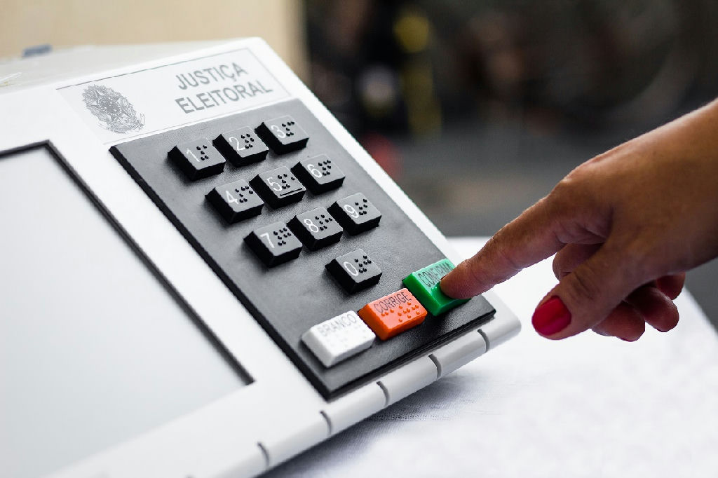 Filas de até uma hora marcam votação de brasileiros em Miami