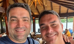 Flávio Bolsonaro atua como advogado em caso de empresário próximo durante campanha presidencial