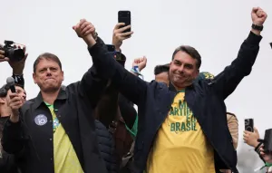 Flávio Bolsonaro expressa otimismo com apoio de Tarcísio e líderes no segundo turno
