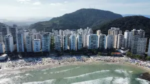 Guarujá implementa taxa de entrada para veículos de turistas a partir de 2027
