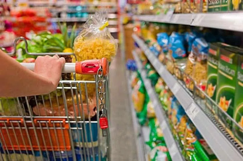 Inflação dos alimentos volta a subir após três meses; tomate registra alta de 38%