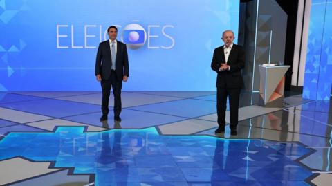 Lula e Flávio Bolsonaro trocam acusações em debate decisivo antes do segundo turno