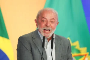 Lula intensifica críticas à oposição e busca conquistar eleitores indecisos