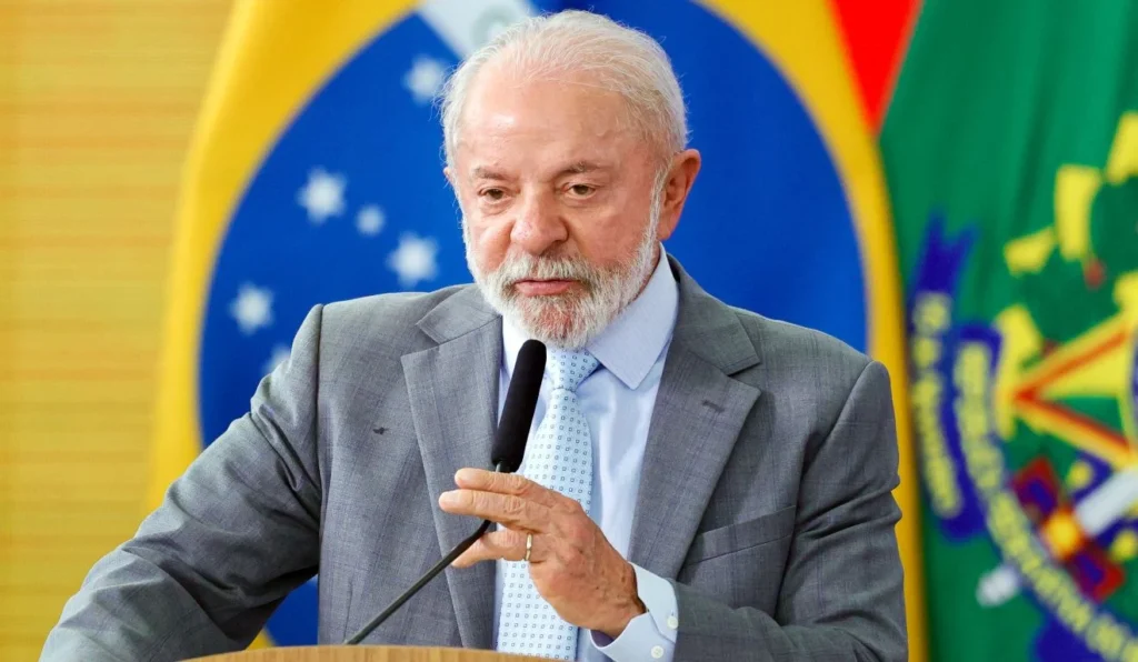 Lula se prepara para debate com Flávio Bolsonaro em reunião estratégica