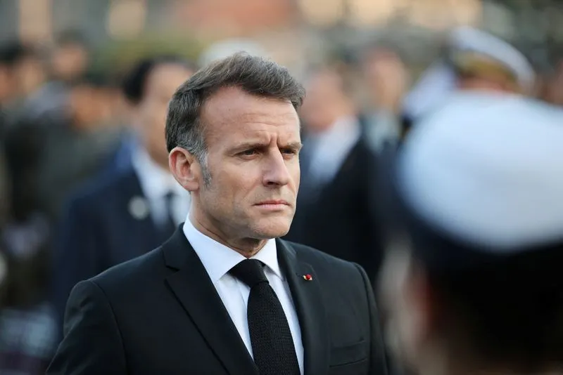 Macron condena violência em meio a protestos na França e promete punições severas
