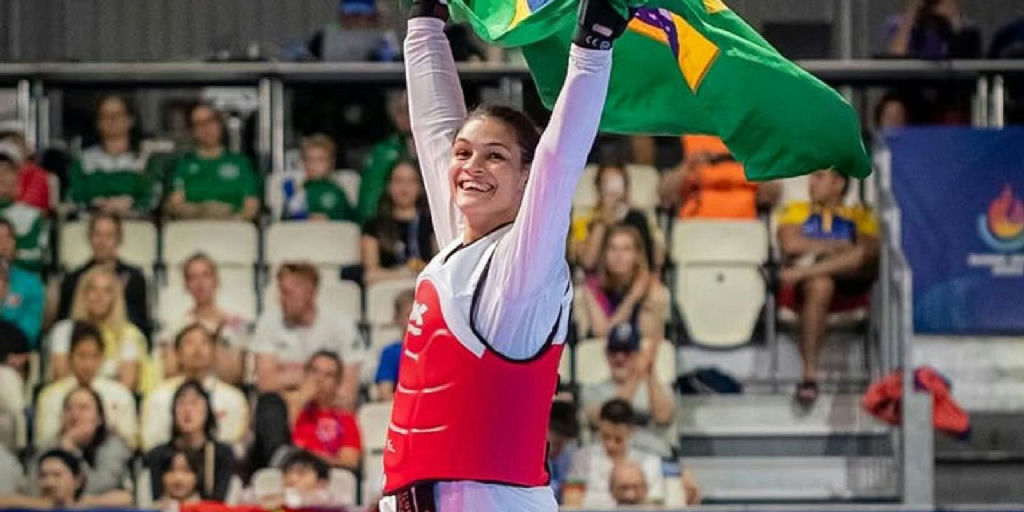 Maria Clara Pacheco conquista o Grand Prix de Paris e consolida domínio no taekwondo mundial