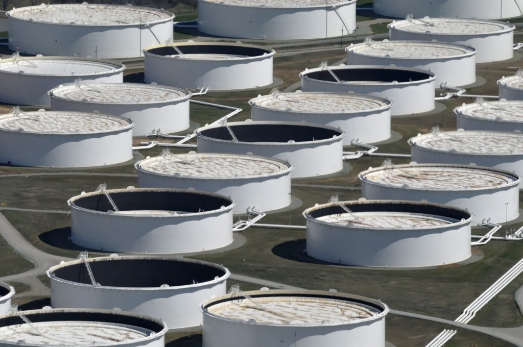 Mercado de petróleo mantém estabilidade em meio a aumento de exportações e tensões no Oriente Médio