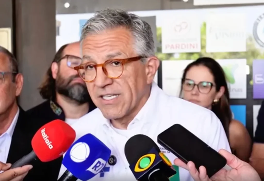 Ministro da Saúde classifica acusações de Vorcaro como farsa e defende sua inocência