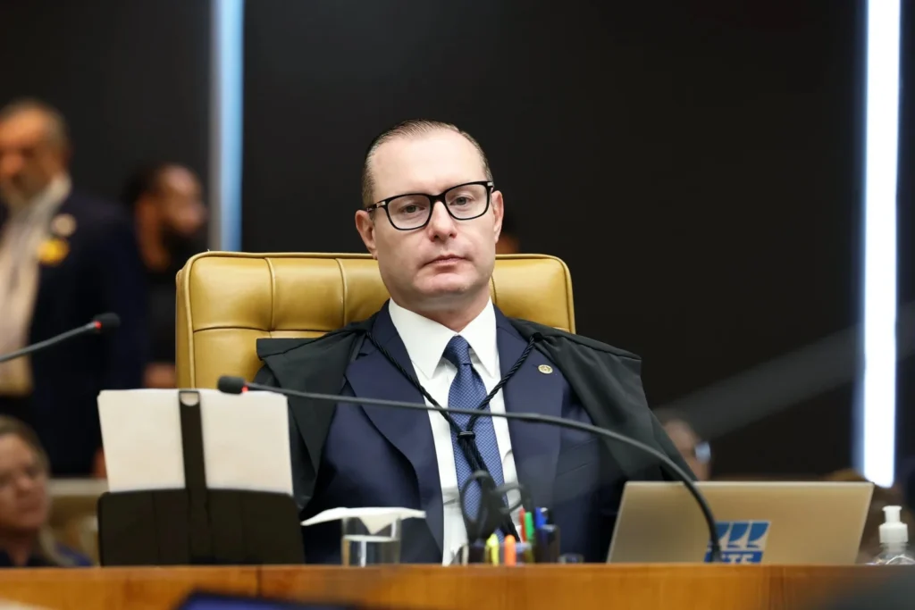 Ministro Zanin exige explicações da Anatel sobre falhas no acesso aos serviços eleitorais