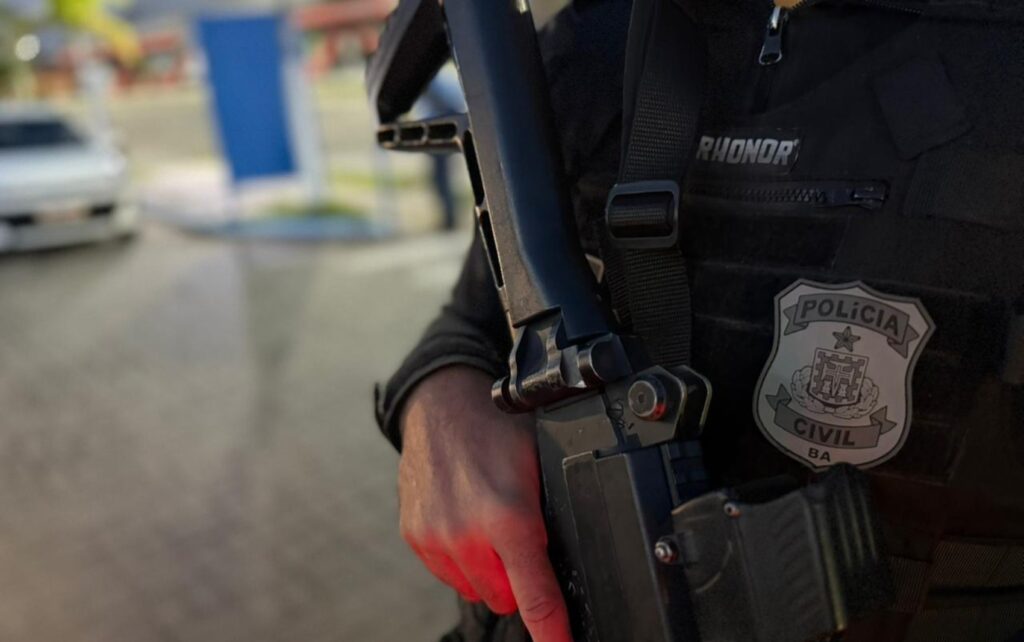 Polícia prende homem suspeito de roubos em cinco cidades da Bahia com eletrônicos e drogas