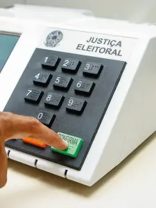 Salvador reabre seções eleitorais após decisão do STF