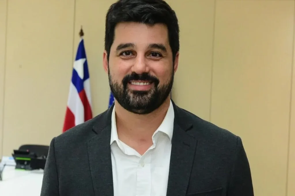 Secretário de Mobilidade de Salvador em Paris enquanto prisão é decretada