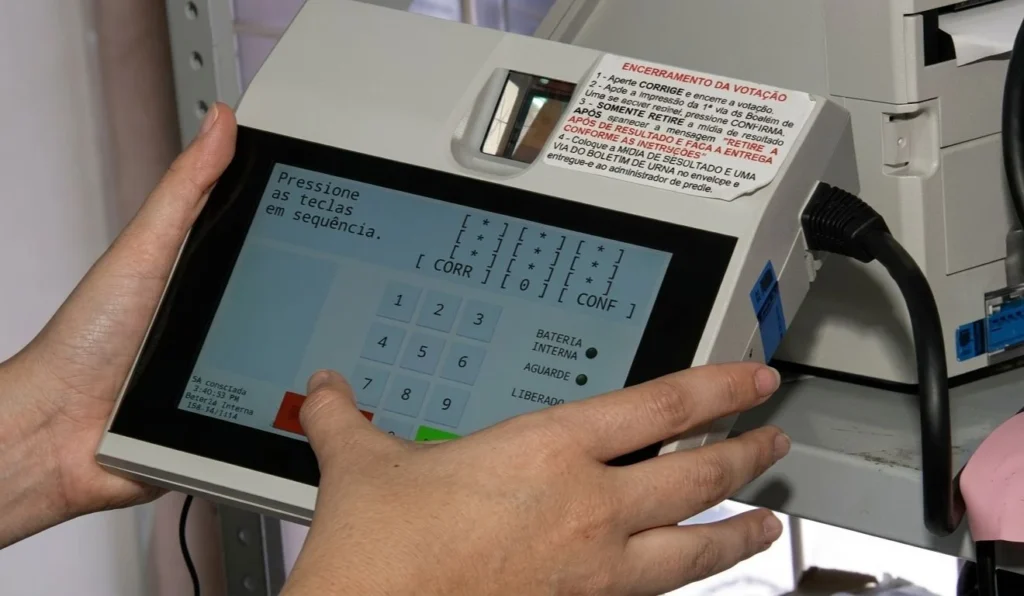 Teste das urnas eletrônicas para o segundo turno das Eleições no Espírito Santo