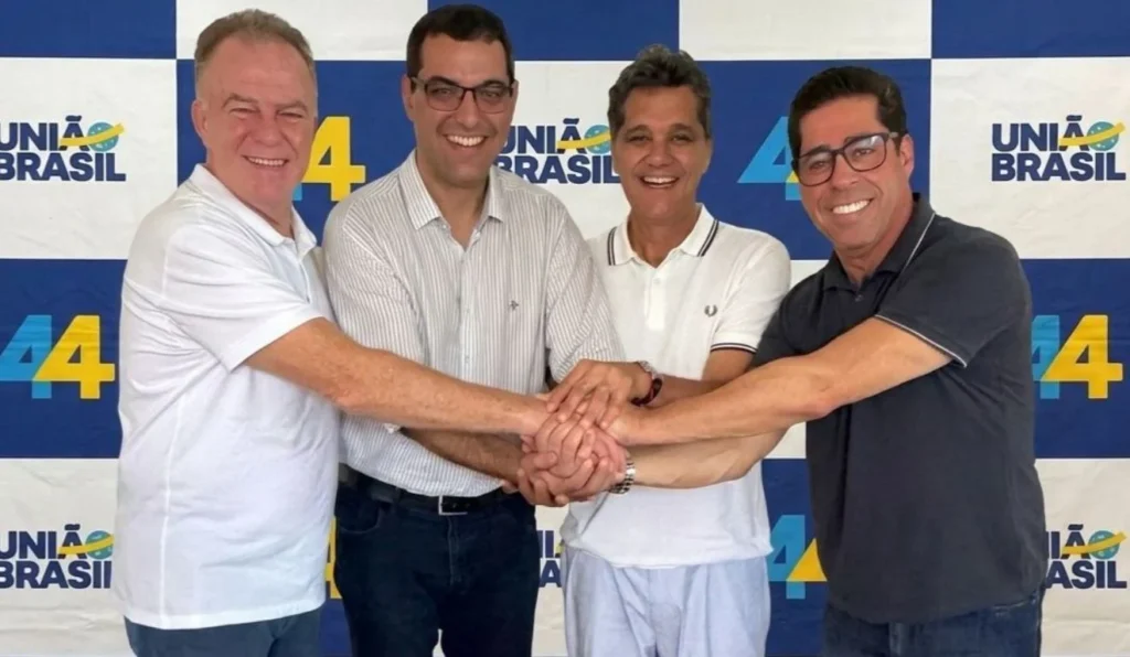 União Brasil segue o Podemos e oficializa aliança com a candidatura de Lorenzo Pazolini