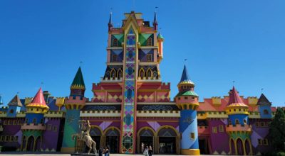 Entre montanhas-russas, espetáculos e áreas temáticas, um dia no Beto Carrero World passa ráp...