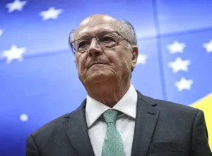 Alckmin afirma que reciprocidade com os EUA não é retaliação e mantém diálogo
