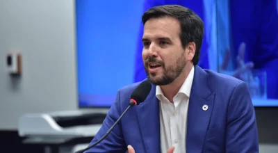 Anatel espera decisão da Aneel para resolver conflito sobre uso de postes