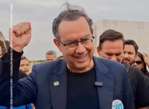 Augusto Cury sugere uso de drones em botão do pânico para segurança feminina durante ato no STF